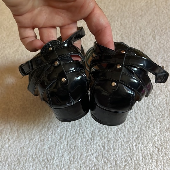 Enzo Angiolni sz6.5 low gladiator style in patent black and silver accents - Picture 3 of 6